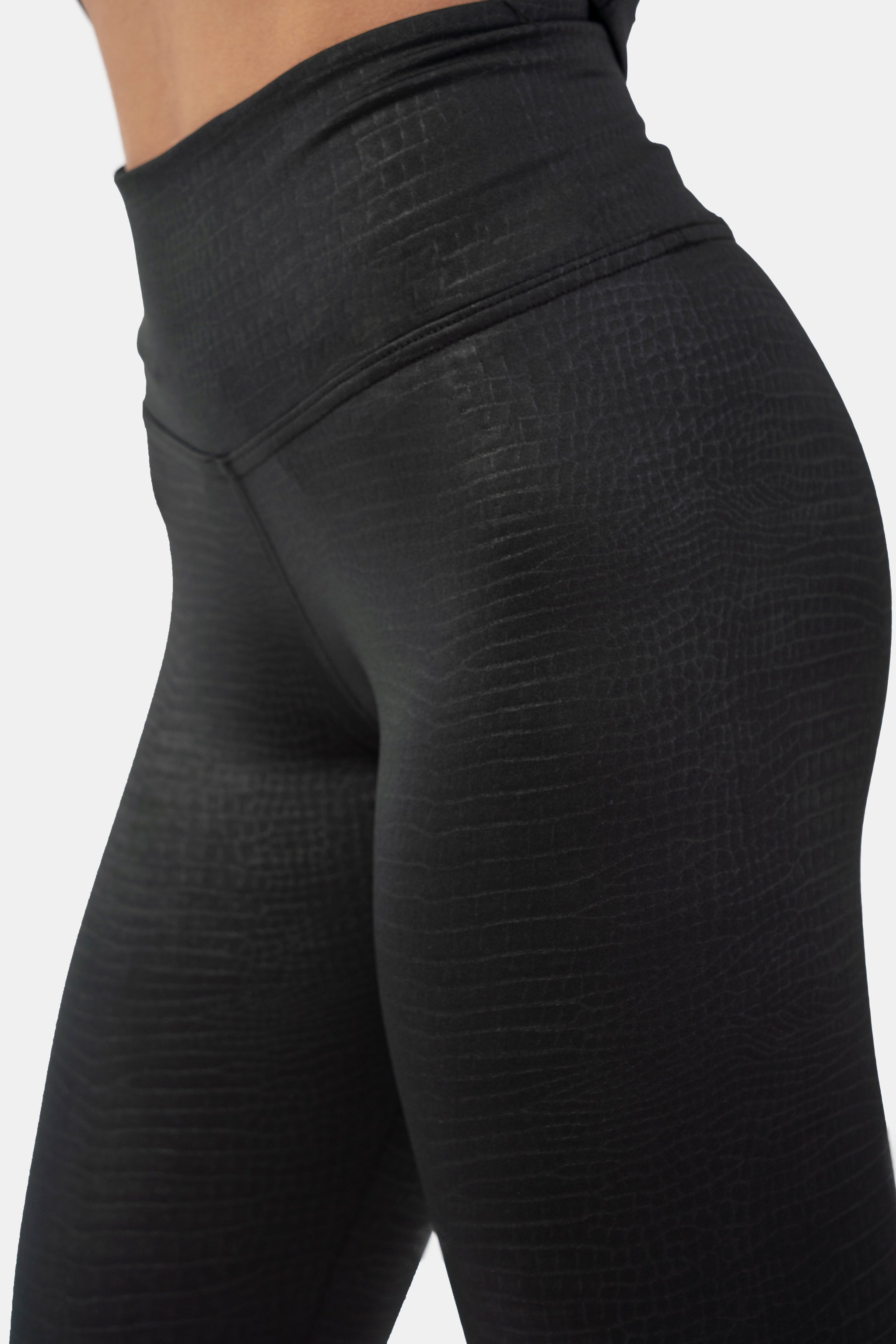 Nebbia Python SnakeSkin High-Waist Leggings, black