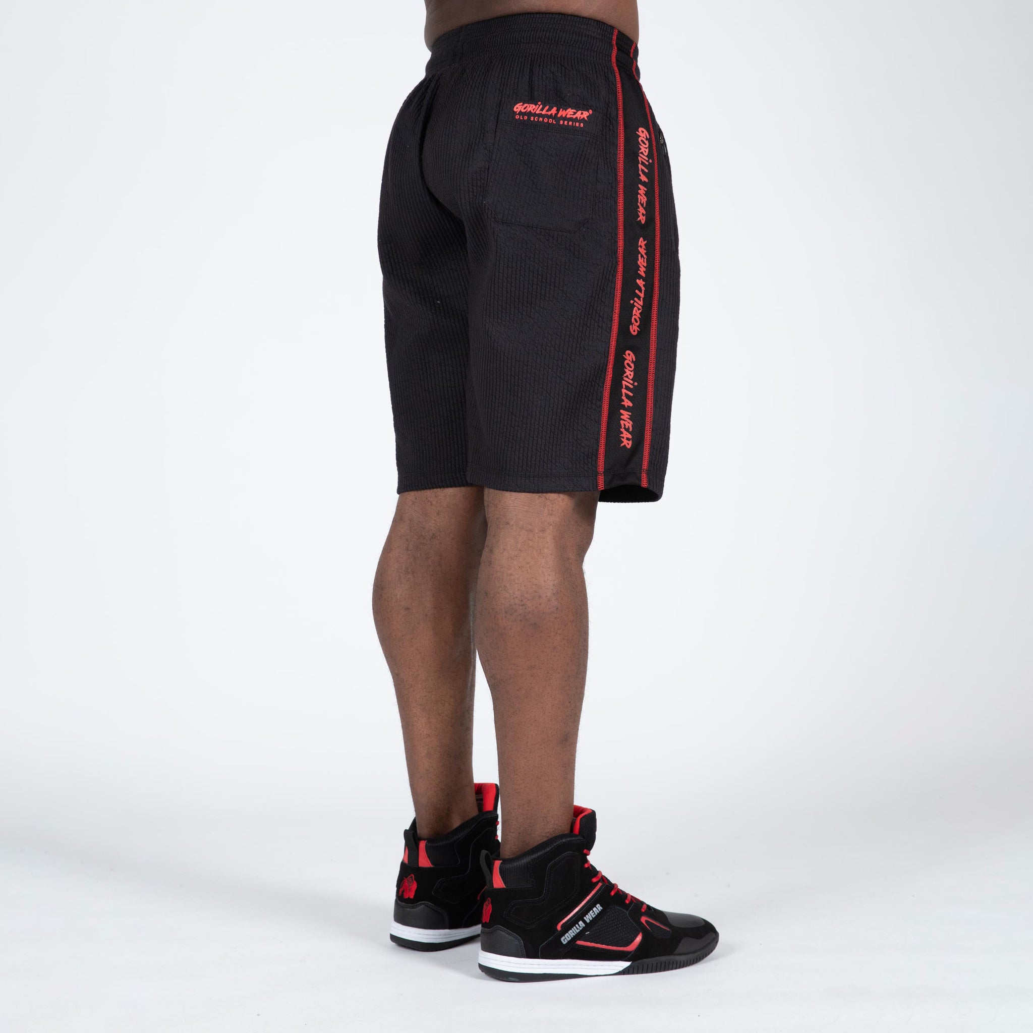 Gorilla Wear Buffalo Old School Workout Shorts, black/red