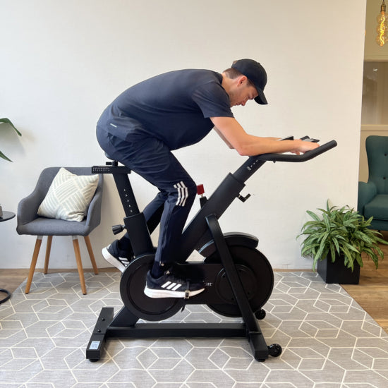 TITAN LIFE Indoor Bike S72 – när hemmaträning känns som att cykla världen runt