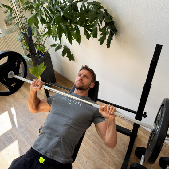 Titan Life Essential Bench II – komplett träningsbänk för hemmagymmet