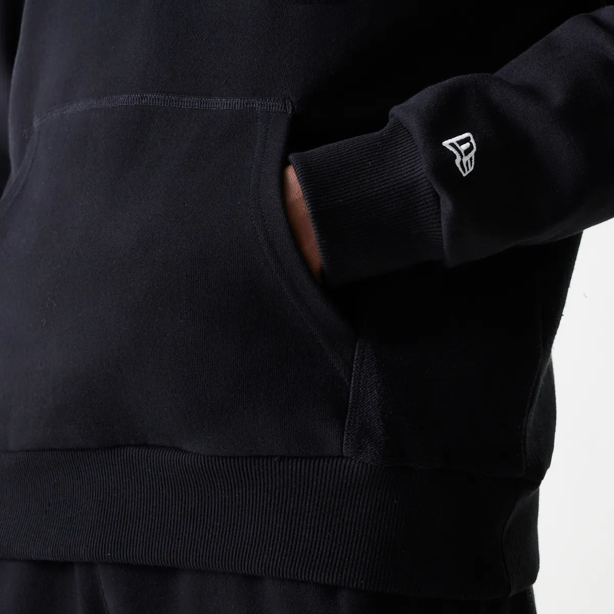 New Era NBA ARCH GRPHC OS HOODIE CHIB Blk