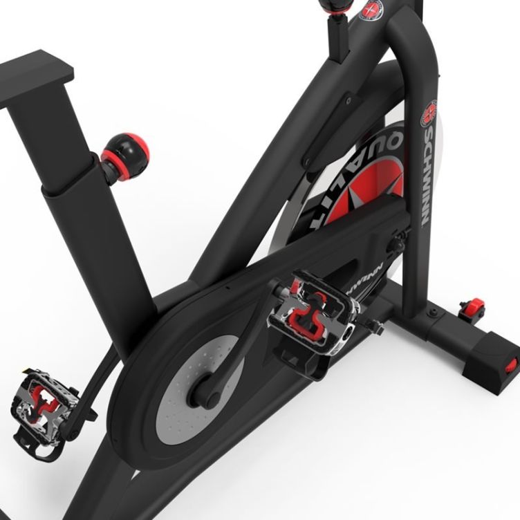 Schwinn IC7 Indoor Bike – Stabil, tyst och byggd för riktigt seriös hemmaträning